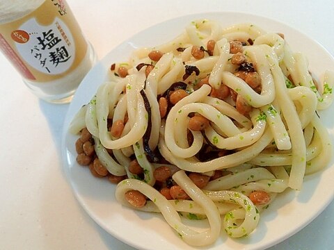 塩麹香る　納豆と塩昆布とあおさの冷やし混ぜうどん♬